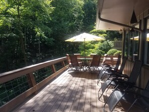 Terrace/patio - Asheville Treehouse, Luxurious/15 Min. To Downtown Asheville (Fairview)