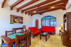 Interior - Oceanside Villa "Juarez" with a/c pool in centro     5 min stroll to beach (Isla Mujeres)