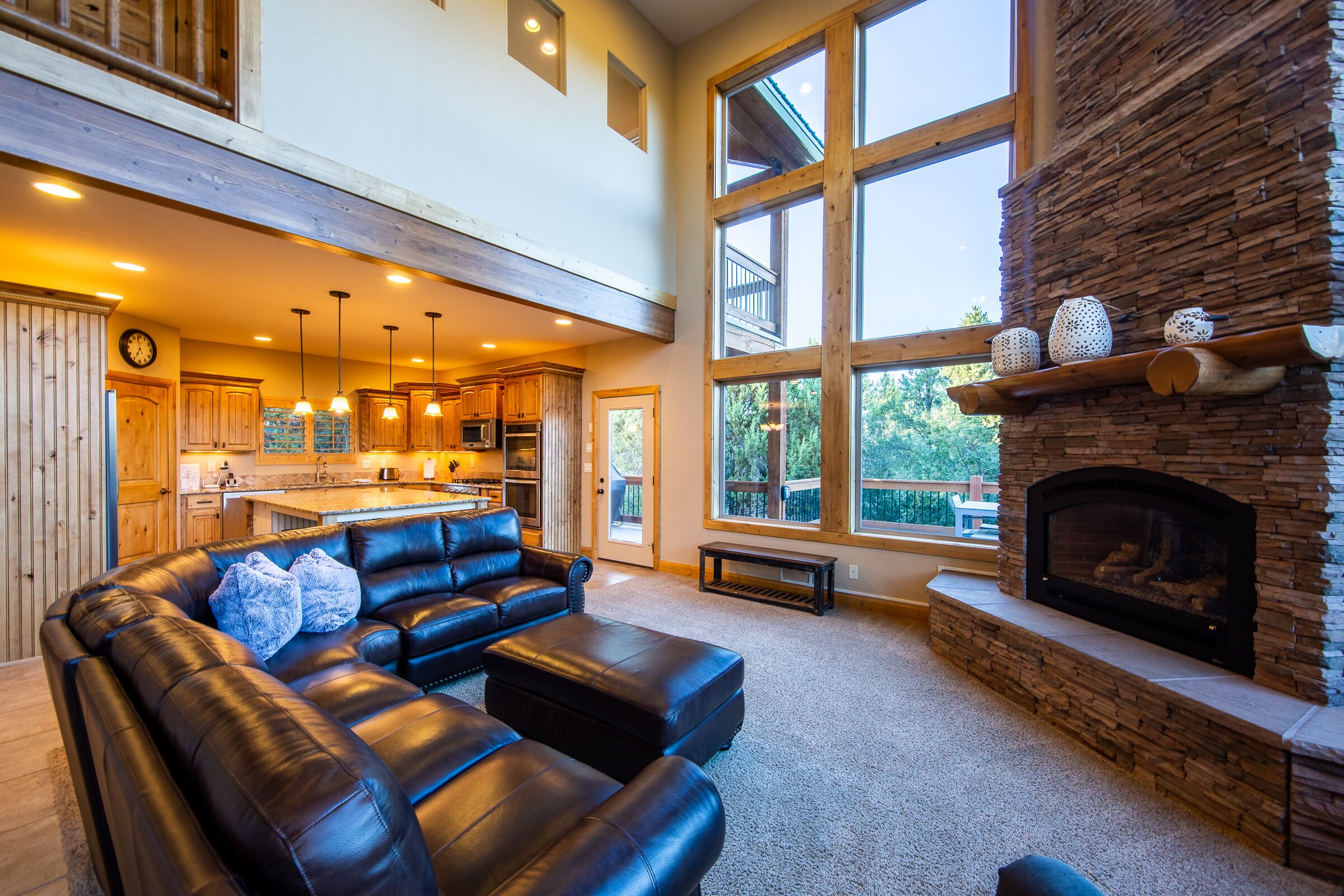 Luxury log cabin in the ZION mtns., privacy, pool access, 10 min. to Zion