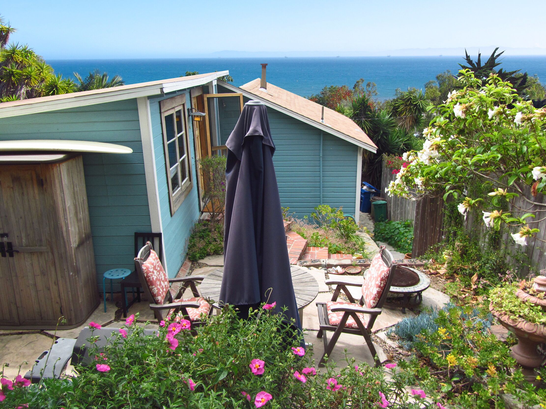 Charming Summerland Beach Cottage with Ocean View...walk to town and beach!