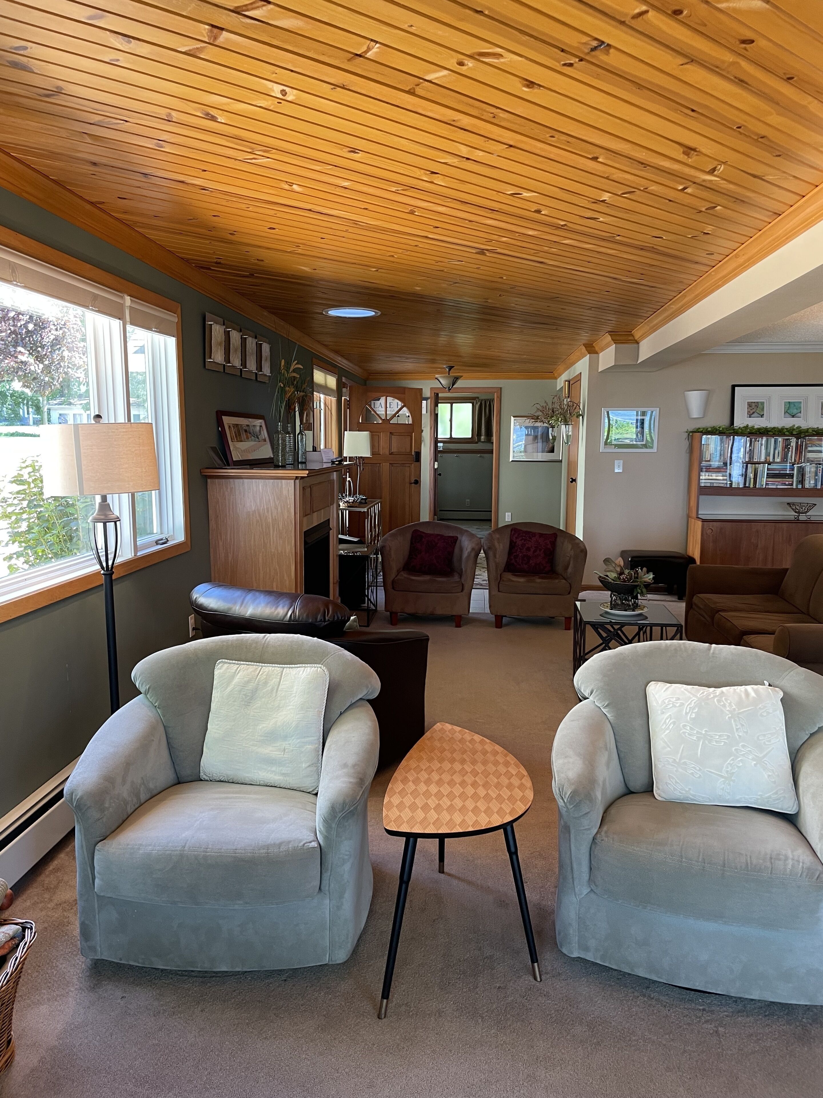 Water Front, 2624425713 SE WI...3600 sq. ft., 3 King Beds (Sleeps 18)...