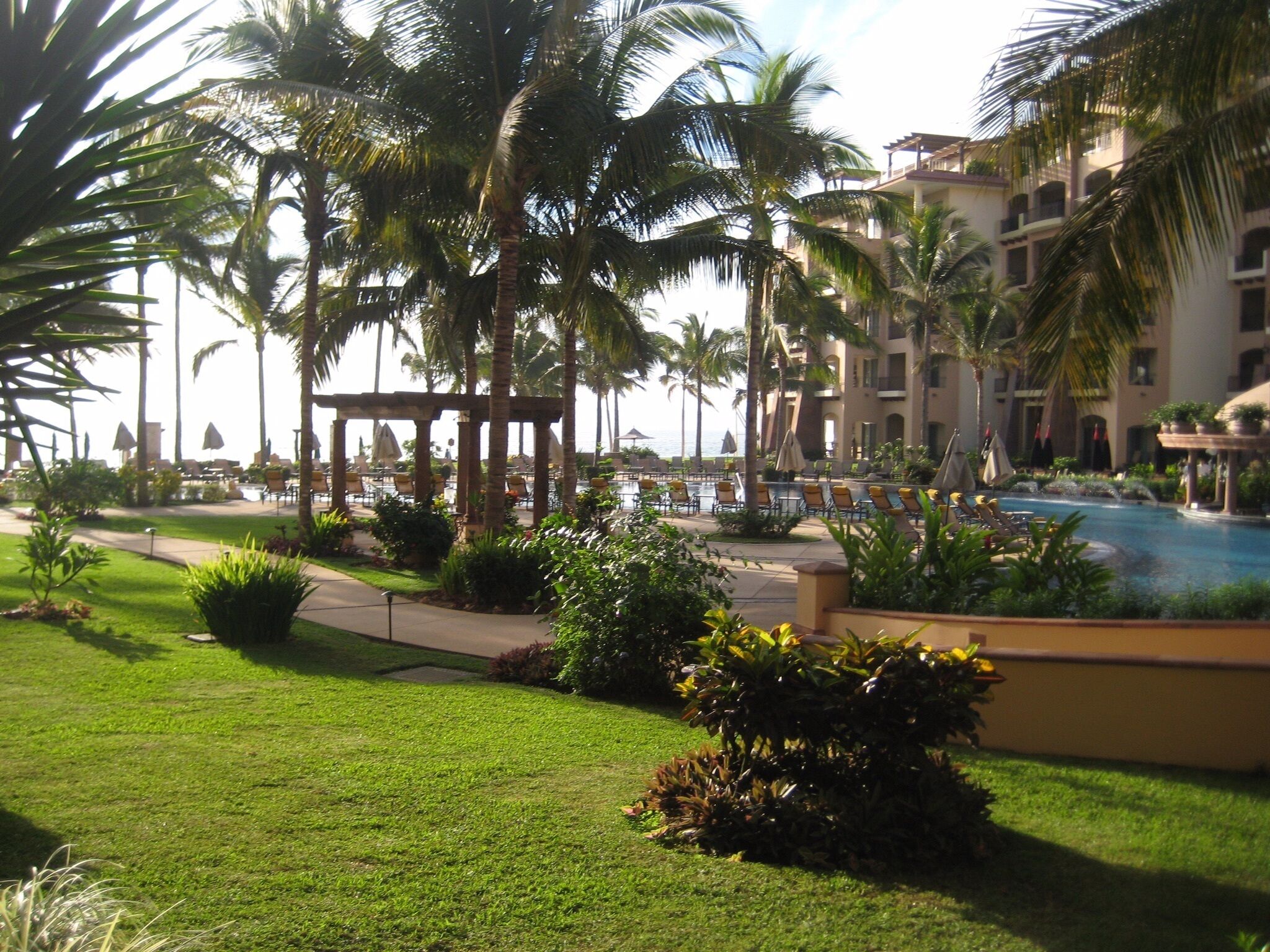 3 BEDROOM LUXURY  CONDO ON THE BEACH SLEEPS 10!!!!! (ask about 2 bedroom option)