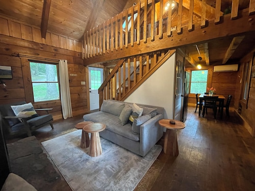 Falling Leaf Cabin - Rustic Charm With Modern Decor! Newly Renovated Kitchen!