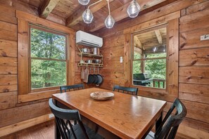 Dining - Falling Leaf Cabin Rustic Charm With Modern Decor! Newly Renovated Kitchen! (Rileyville)