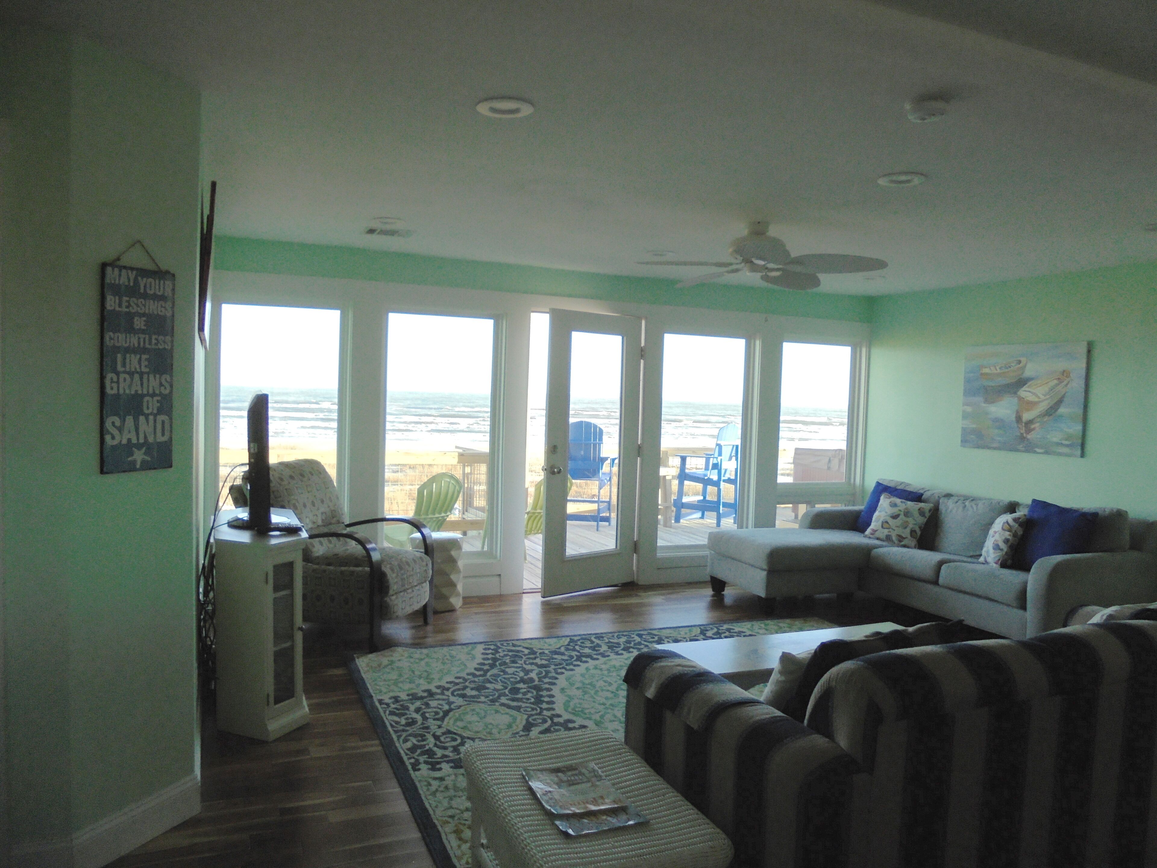 Beachfront Home and Hot Tub with fantastic views!!