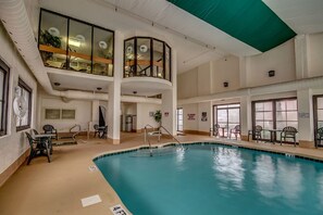 Piscine intérieure, piscine extérieure