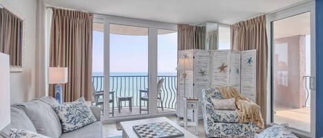 Smart TV, videojuegos, reproductor de DVD y libros