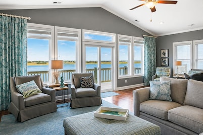 Best Views On The Island! Ocean, waterfront, Boat Dock, Elevator, Pool, Fish!