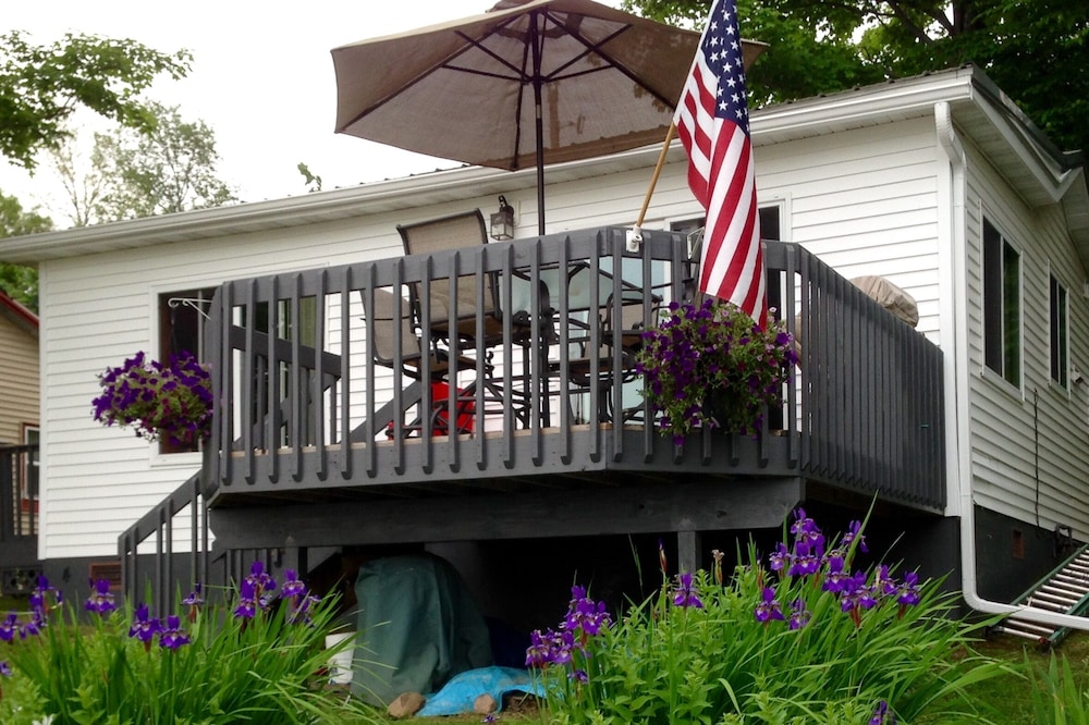 Hayward, Wisconsin cabin located on Nelson Lake. 7 bar/restaurants on the lake.