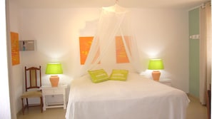 Bungalow (3 people) | In-room safe, individually decorated, individually furnished