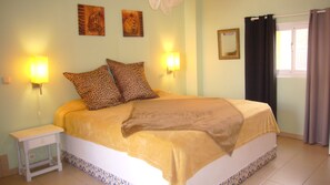 Bungalow (3 people) | Coffre-fort, décor unique, ameublement unique