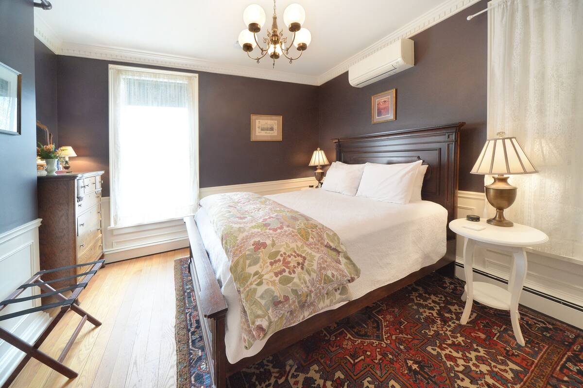 Room, 1 Queen Bed, Non Smoking (The Battenkill Room) | Premium bedding, down comforters, pillowtop beds, blackout drapes