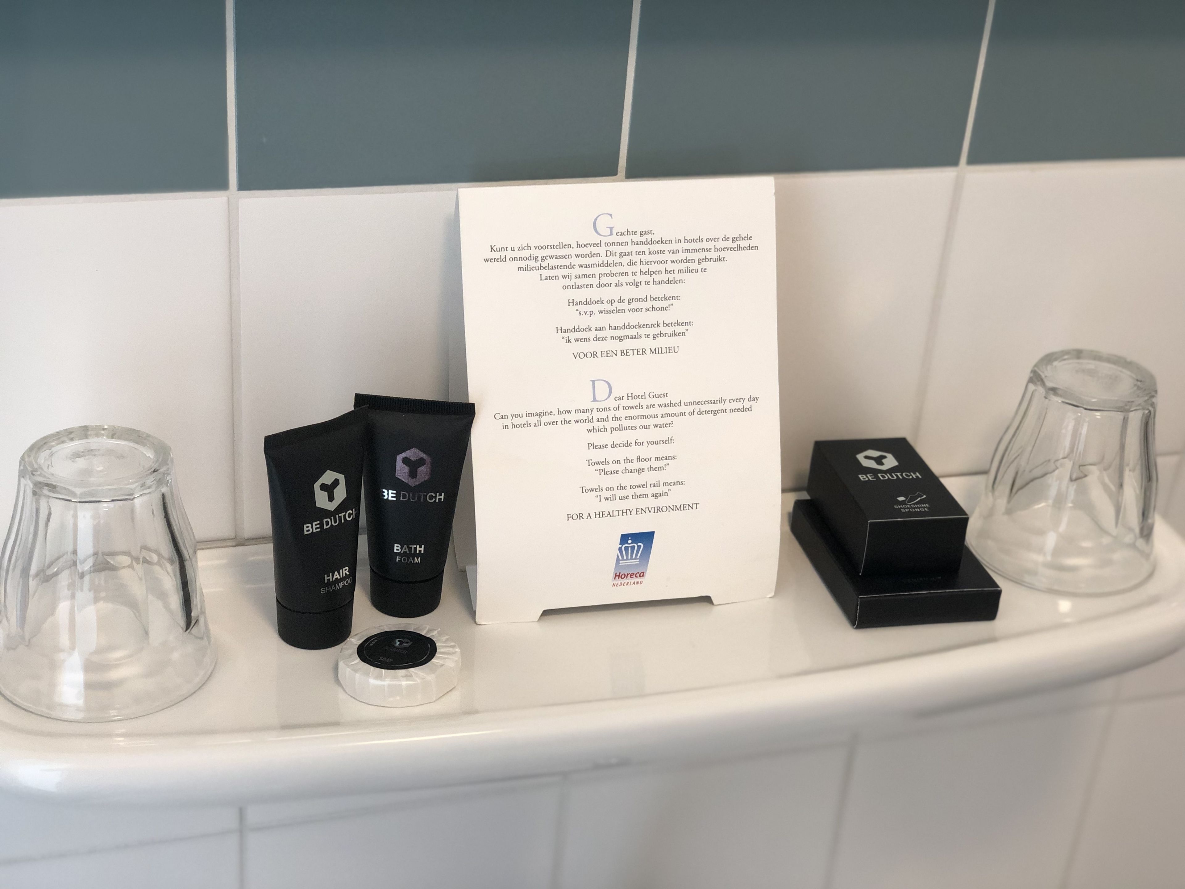 triple room, bathtub | bathroom amenities | shower, free toiletries, hair dryer, towels