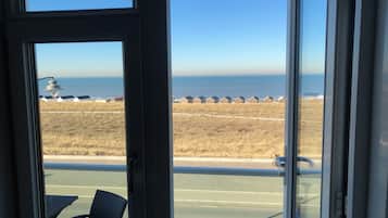 Premium kamer, 1 twee- of 2 eenpersoonsbedden, uitzicht op zee | Een kluis op de kamer, verduisterende gordijnen