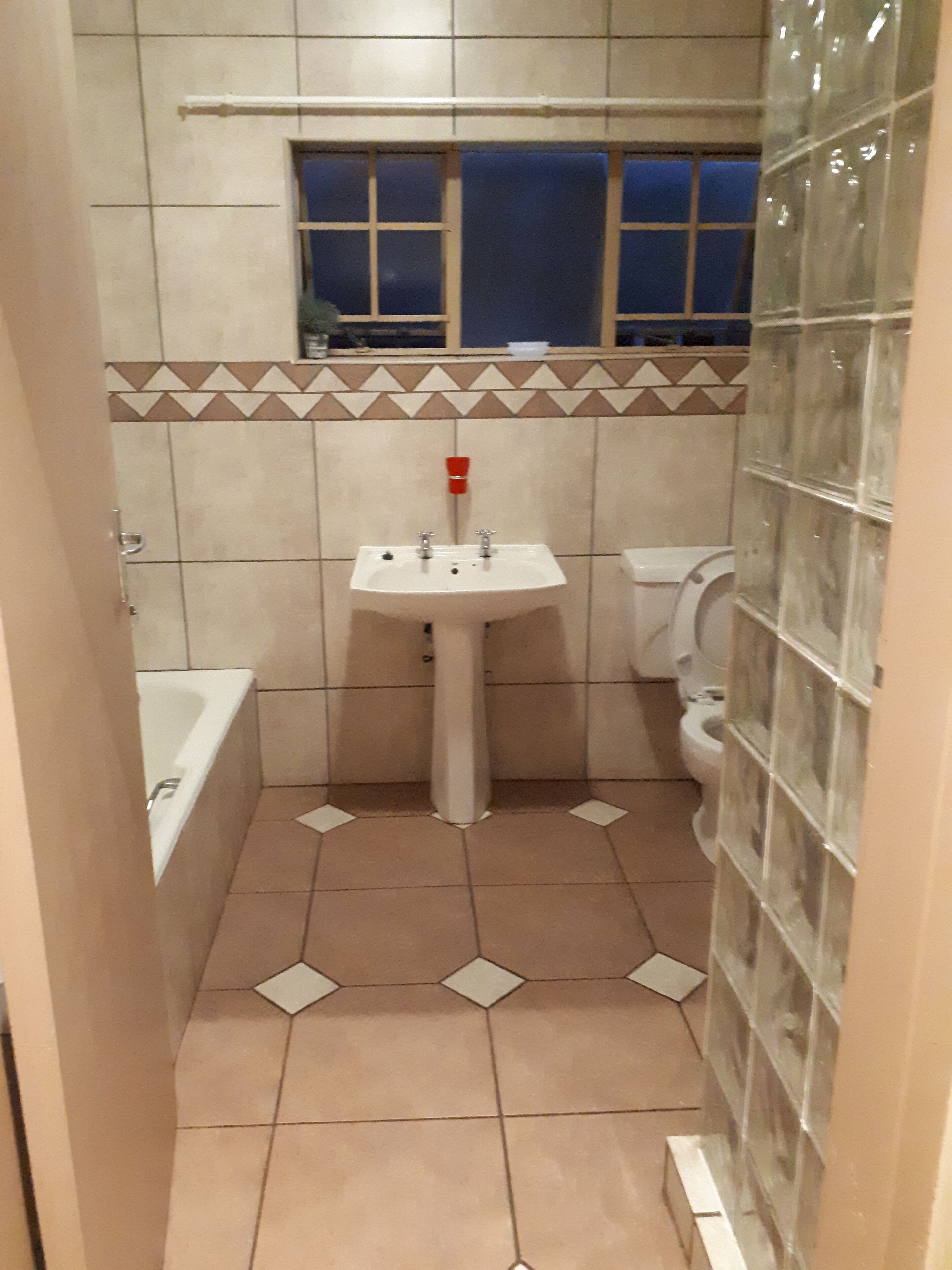 Basic Room | Bathroom | Shower, towels