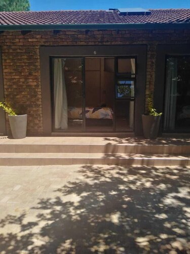 8 Soenie Avenue Self Catering