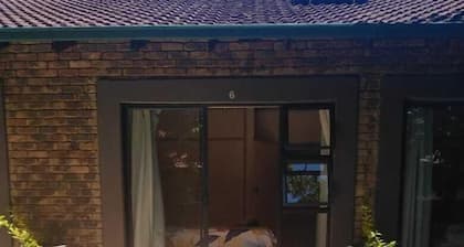 8 Soenie Avenue Self Catering