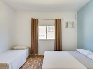 Phòng 3, nhiều giường | Minibar, truy cập Internet không dây miễn phí, bộ trải giường