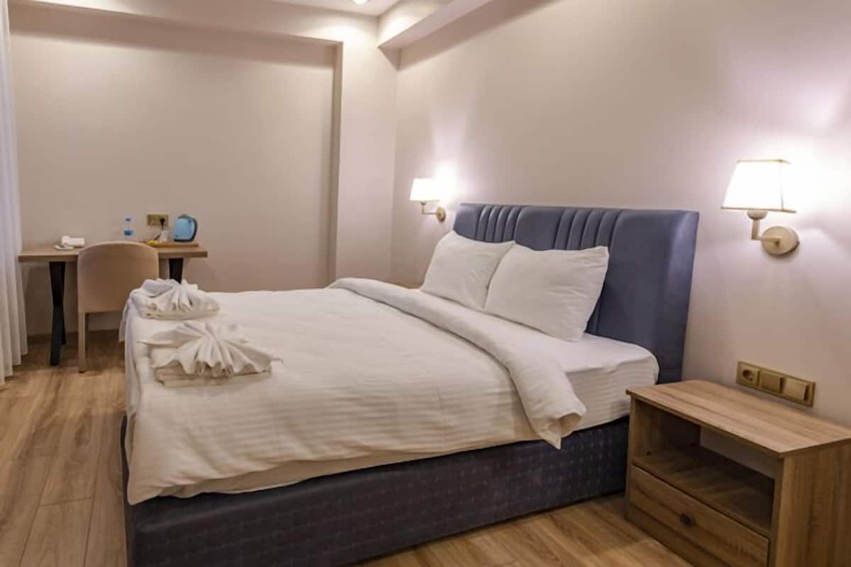 Quarto casal | Cofres nos quartos, cortinas blackout, quartos à prova de som