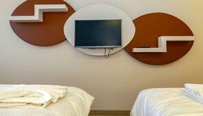 Quarto triplo | Área de estar | TV LCD