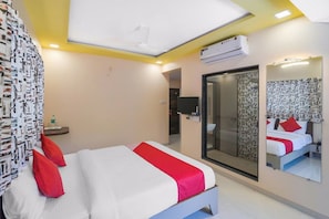 Deluxe Room, City View | 1 bedroom, premium bedding, individually furnished, laptop workspace - Hotel Mangal Residency (Mawal)