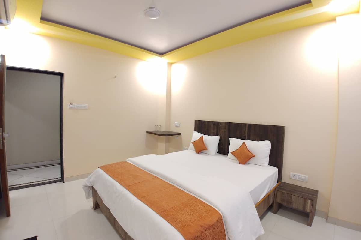 Standard Room, City View | 1 bedroom, premium bedding, laptop workspace, soundproofing