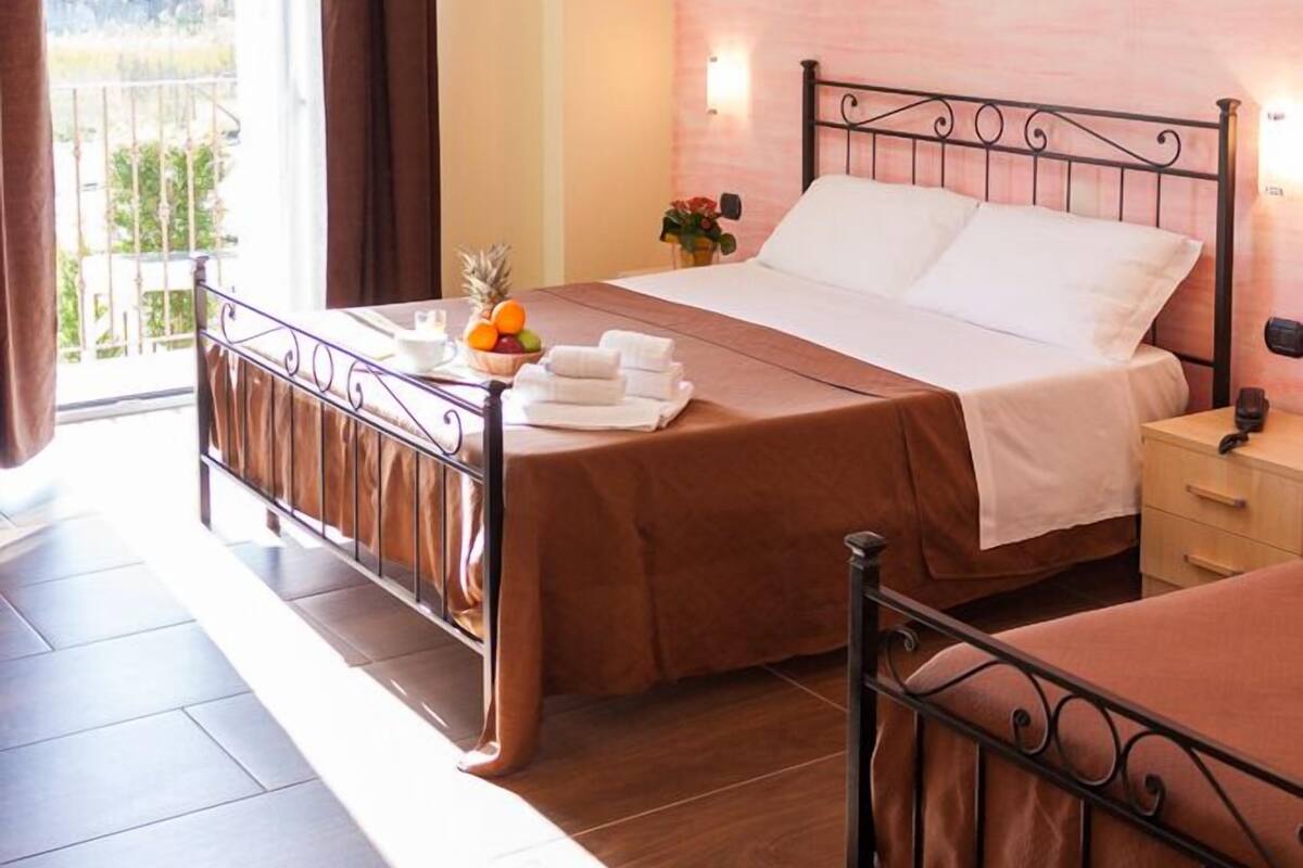 Individually furnished, desk, blackout curtains, free WiFi