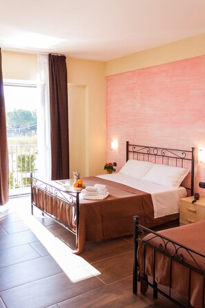 Individually furnished, desk, blackout curtains, free WiFi