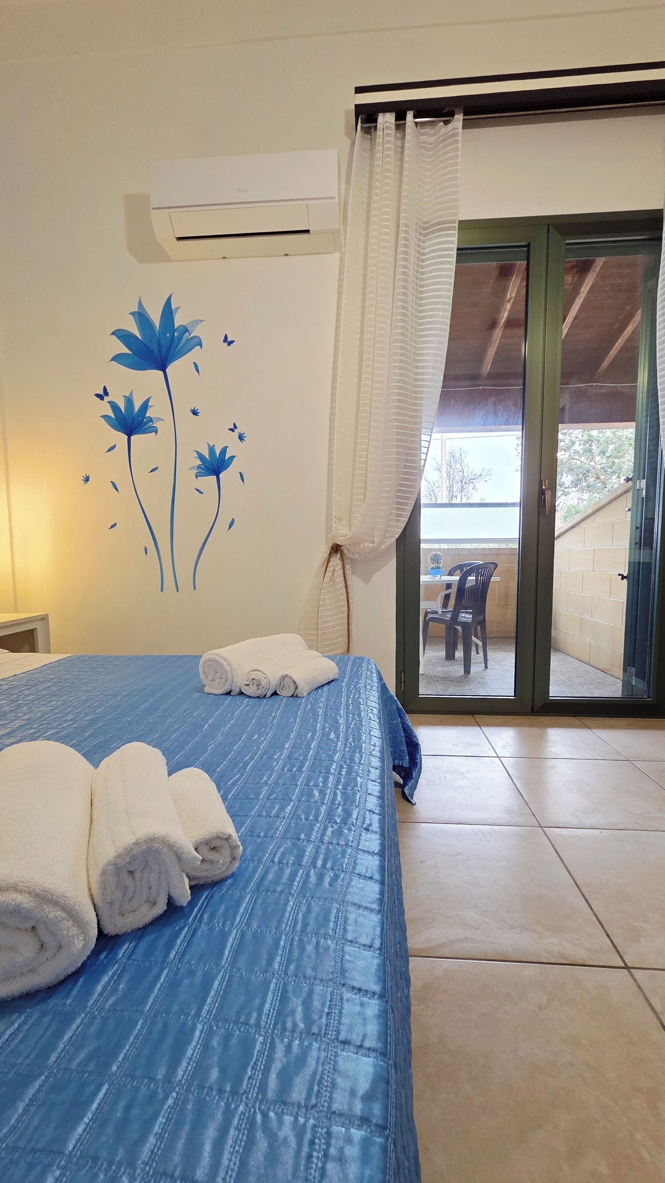 Doppia Standard, vista mare | Minibar, una scrivania, postazione laptop, insonorizzazione