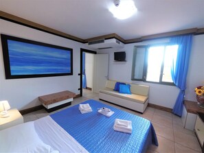 Panoramic Suite, Sea View, Sea Facing | Minibar, desk, laptop workspace, soundproofing - Hotel Alba Chiara (Melendugno)
