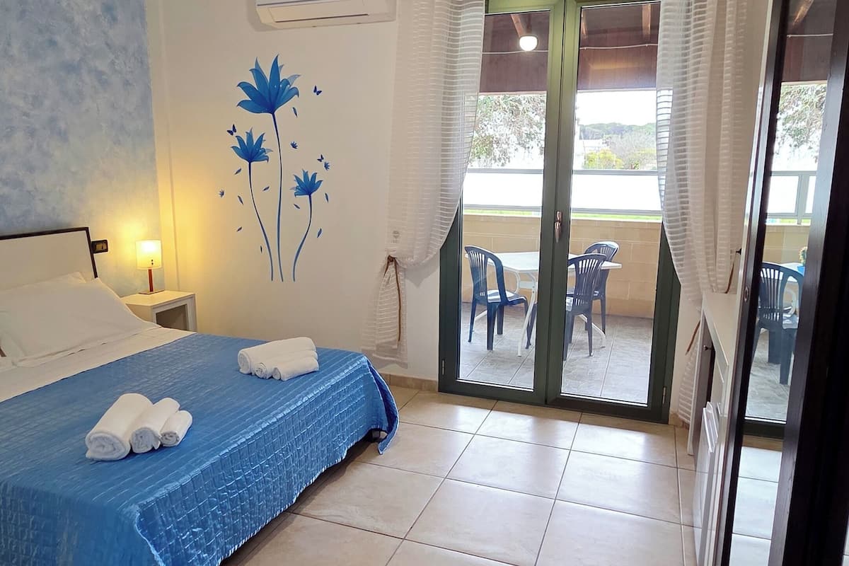 Standard Double Room, Sea View | Minibar, desk, laptop workspace, soundproofing