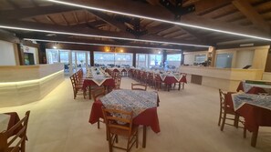 Se sirven almuerzos y cenas