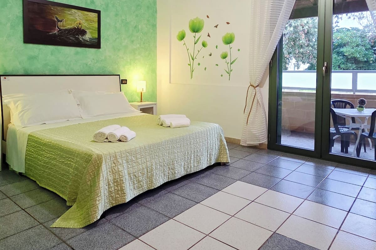 Standard Double Room, Sea View | Minibar, desk, laptop workspace, soundproofing