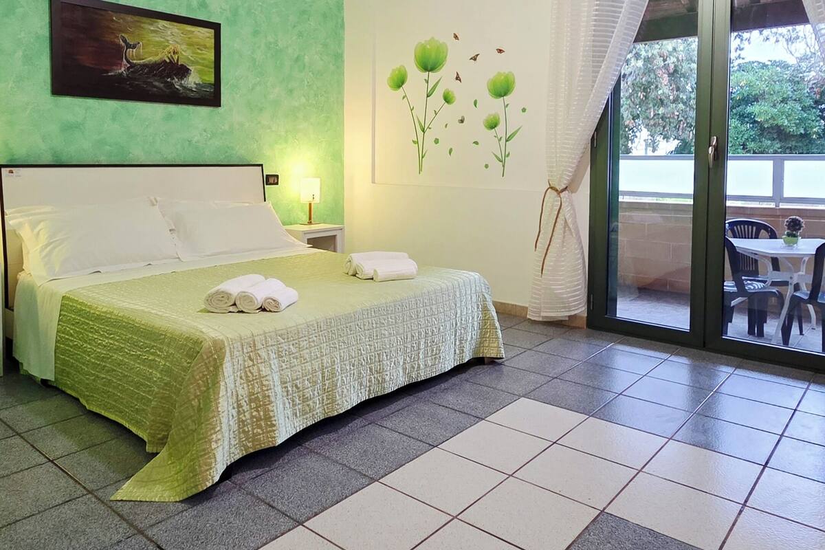 Standard Double Room, Sea View | Minibar, desk, laptop workspace, soundproofing
