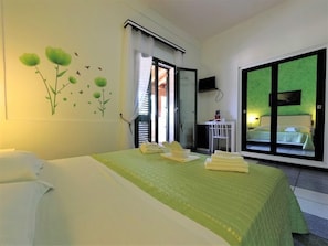 Minibar, desk, laptop workspace, soundproofing - Hotel Alba Chiara (Melendugno)