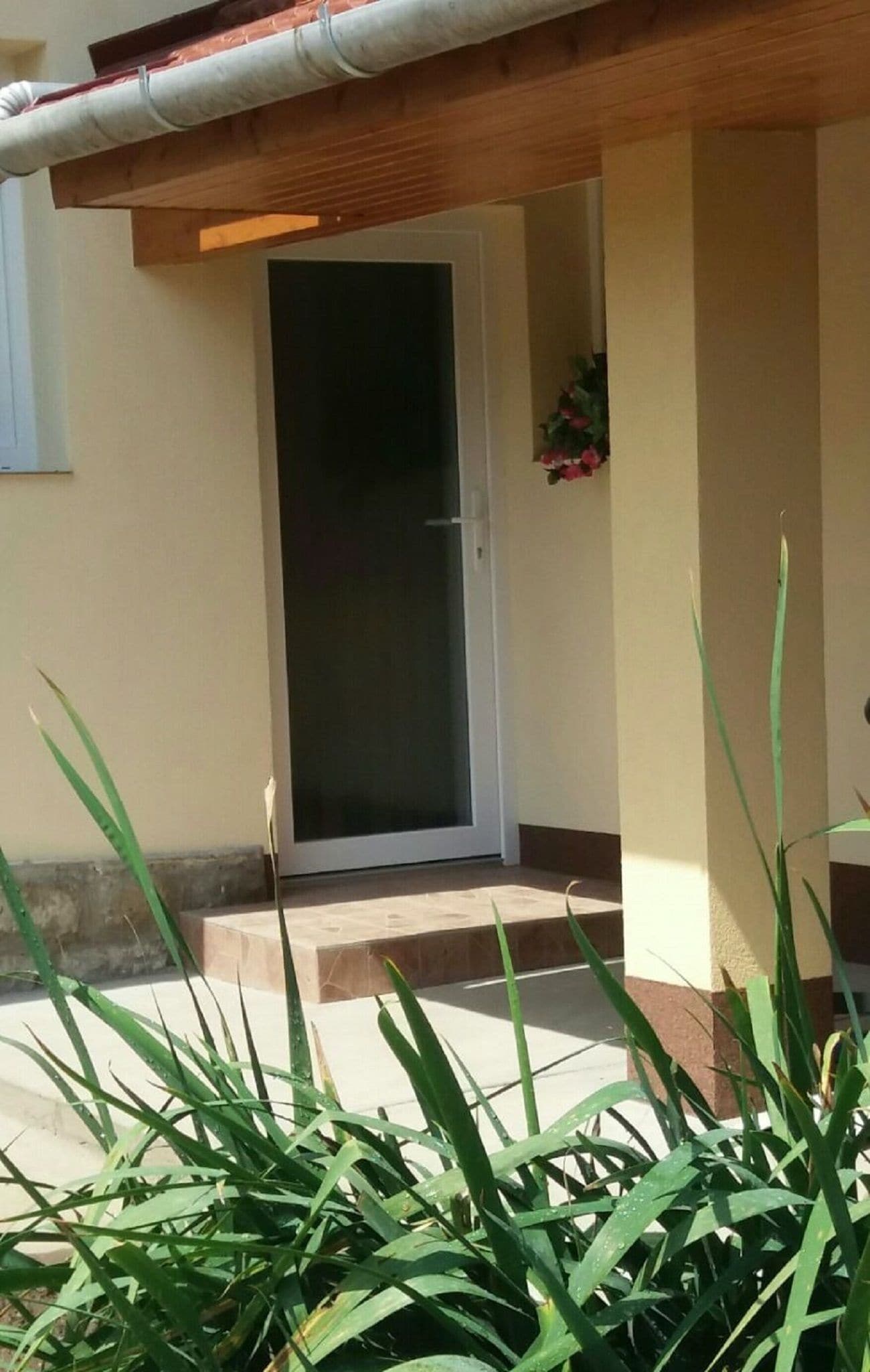 Pintu masuk properti