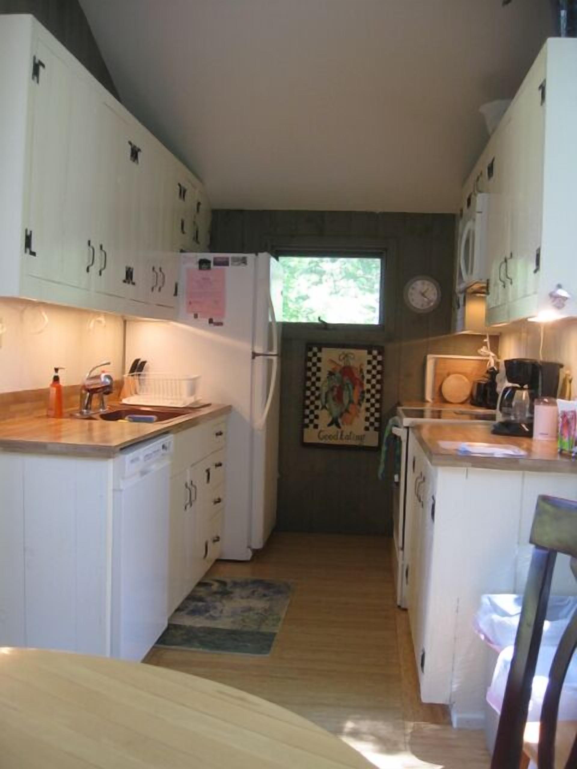 JACKSON House @AMAZING location Mt. and Brookside super clean, comfy, pets OK