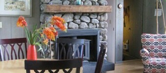 JACKSON Mt. House @AMAZING Black Mt/Brookside location, clean+ comfy, pets OK