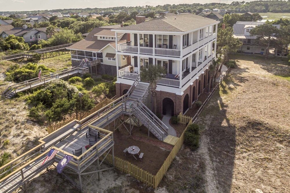 OCEANFRONT /North End with shared creek dock! Family friendly, 5BR/5.5BA