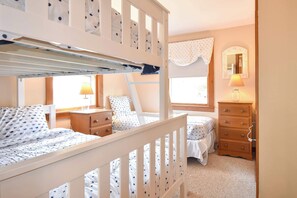 3 bedrooms, iron/ironing board, WiFi, bed sheets