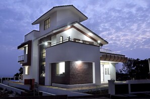 Exterior - 3BHK Villa with Amazing Sea View for Big Group (Anjarle)