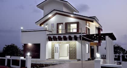 3BHK Villa with Amazing Sea View for Big Group