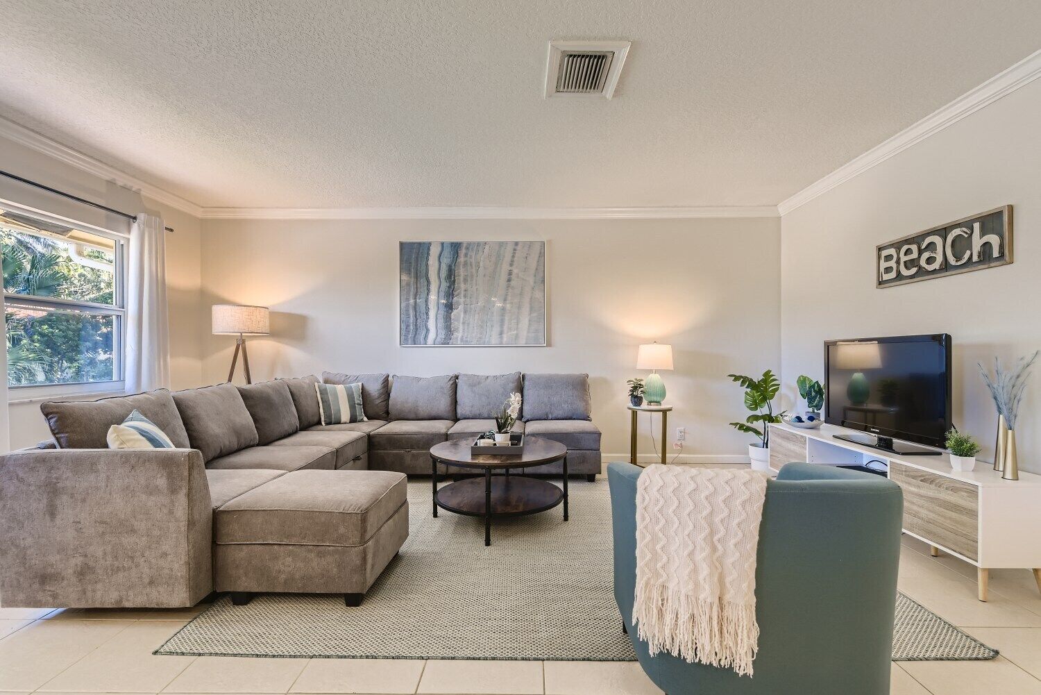 23-3: Steps to Highland Beach, Pool, Private Patio