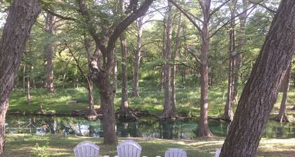 Cypress Creek-rantaviiva on takapiha.