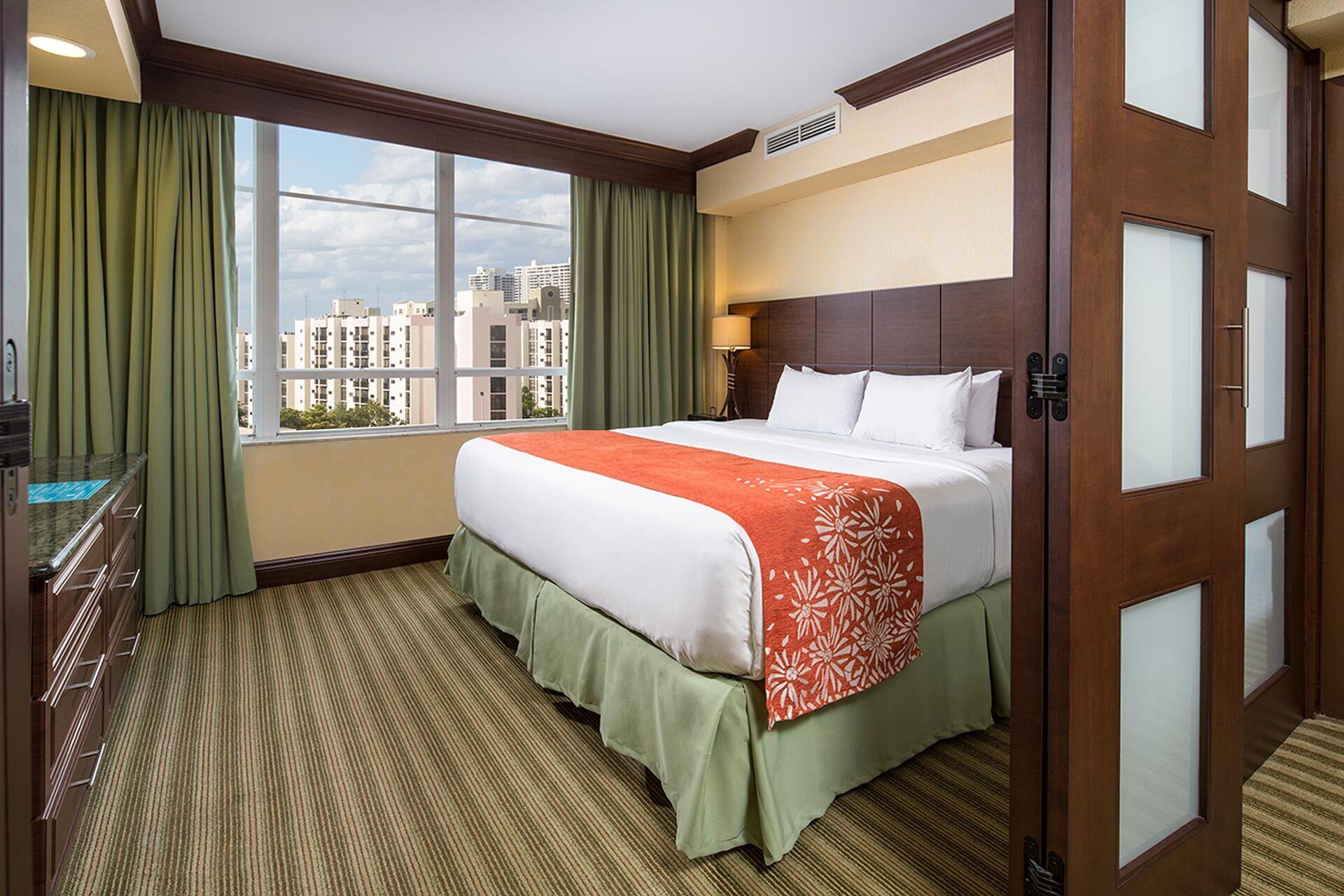 🏖️On The Beach - 1-Bedroom Resort Suite