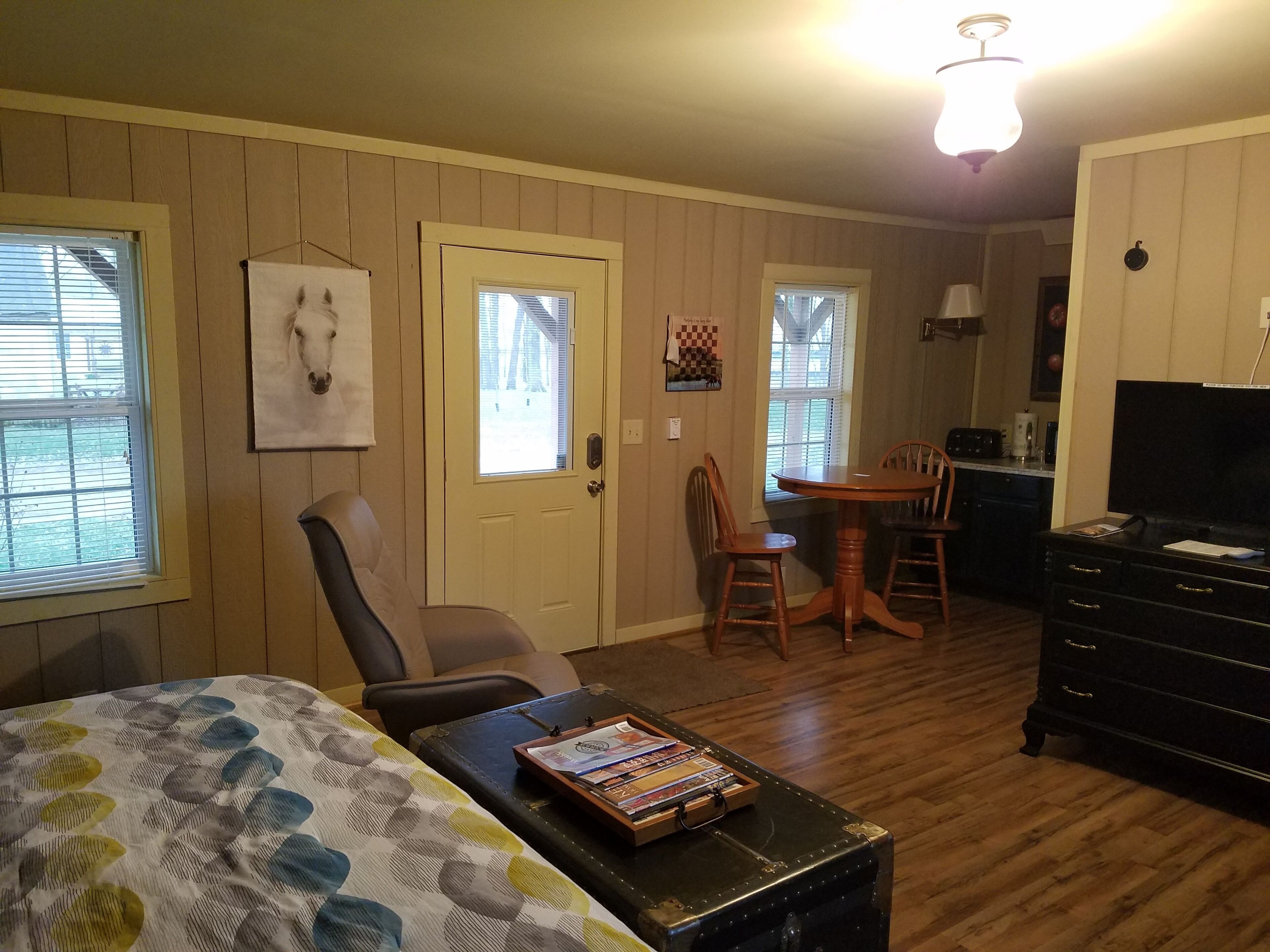 Linden Place is a new gated Cabin located in the middle of Bluegrass Horse Farms