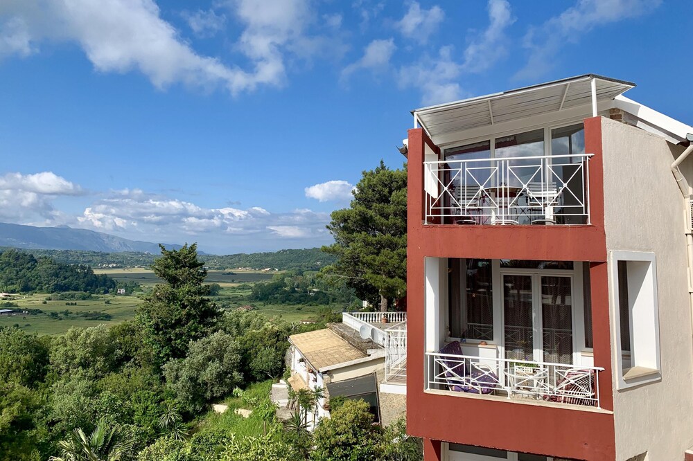 Diamond Villa - The perfect choice for a big family. Close to the beach & golf