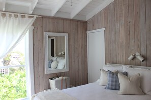 3 bedrooms, iron/ironing board, free WiFi, bed sheets - Beachfront paradise: Spectacular views, huge deck, central location, backup gen! (Hopetown, Elbow Cay)