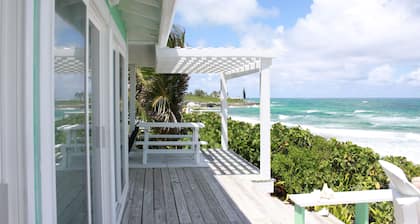 Charmante maison en bord de mer: vues spectaculaires, vaste pont, emplacement central