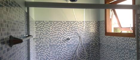 Douche, séchoir à cheveux